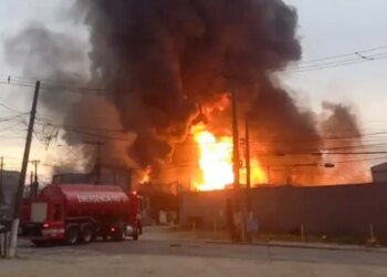 Prefeitura interdita entorno de fábrica atingida por incêndio em SP