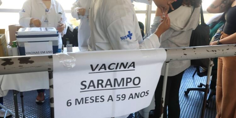 Mais de 795 mil vacinas contra o sarampo foram aplicadas em São Paulo
