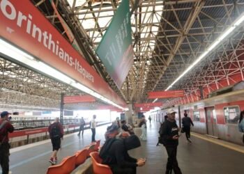 Trabalhadores da CPTM realizam assembleia sobre continuidade da greve