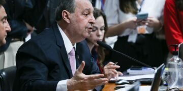 Relator da CCJ do Senado vota a favor da PEC do fim da escala 6×1