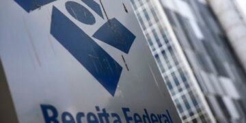 Receita paga nesta segunda último lote de restituição do IR 2026