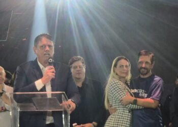 Tarcísio agradece a Bolsonaro e defende legado em convenção