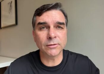 Flávio Bolsonaro afirma que aceitará resultado das urnas