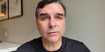 Flávio Bolsonaro afirma que aceitará resultado das urnas