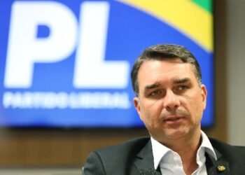 Flávio Bolsonaro apresenta propostas para a presidência