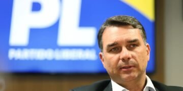 Flávio Bolsonaro apresenta propostas para a presidência