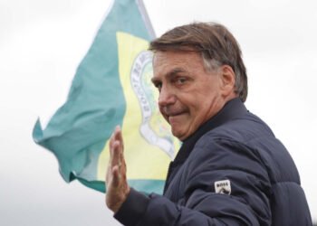 Bolsonaro apresenta sonolência e instabilidade, mas segue estável