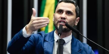 Eduardo Bolsonaro republica vídeo de Cleitinho em apoio a Flávio