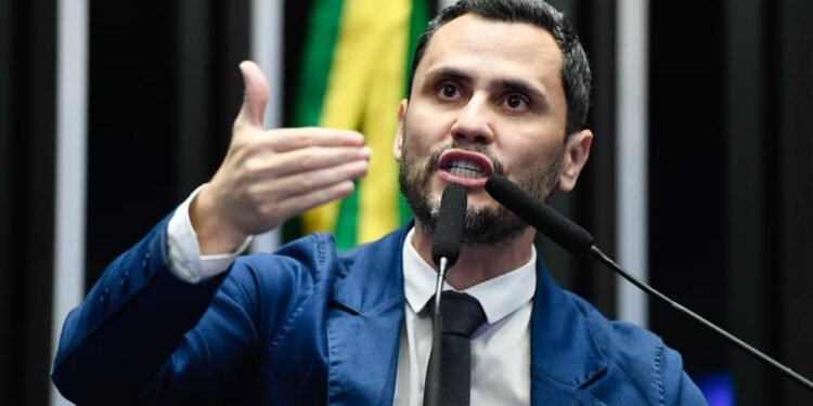 Eduardo Bolsonaro republica vídeo de Cleitinho em apoio a Flávio