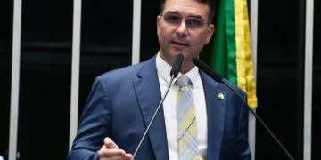 TSE restabelece filiação de Flávio Bolsonaro ao PL