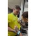 Neymar autografa camisa de Flávio em São Januário