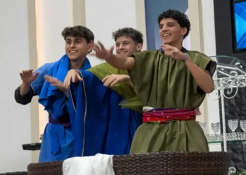 Apresentação jovem na igreja gera debate sobre criatividade
