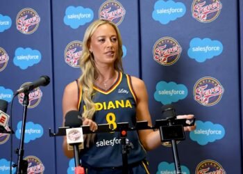 WNBA afirma que segurança errou ao pedir que fãs cobrissem camisetas
