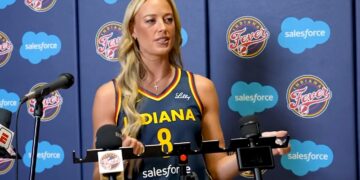 WNBA afirma que segurança errou ao pedir que fãs cobrissem camisetas
