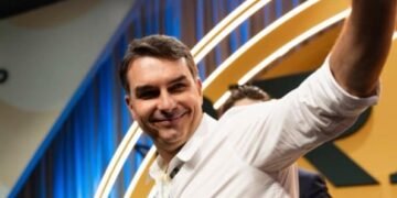Flávio: ‘Quero entrar para a história nem que seja como presidente de transição’