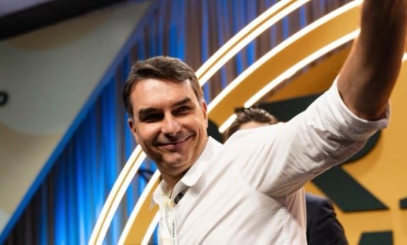 Flávio: ‘Quero entrar para a história nem que seja como presidente de transição’