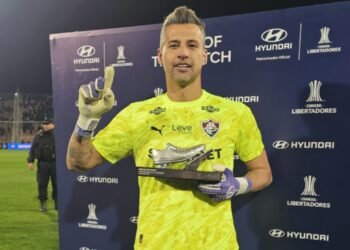 Fábio sobre fé e classificação do Fluminense: ‘Glória a Deus’