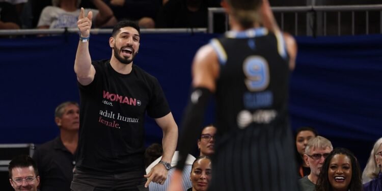 Enes Kanter Freedom é expulso de jogo da WNBA após confronto