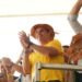Flávio se encontra com Arthur Lira em culto em Maceió