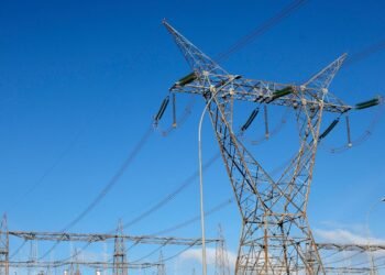 Consumidores poderão escolher fornecedores de energia a partir de 2027