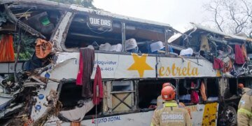 Vítimas de tombamento de ônibus em Petrópolis são do sexo feminino