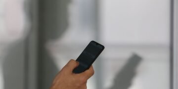Mais de 830 mil celulares foram subtraídos em 2025, aponta relatório