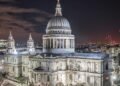 Catedral histórica de Londres fecha parceria com casa noturna para promover shows