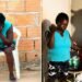 Influenciador emociona ao presentear mulher com compras: “Jesus mandou te abençoar”