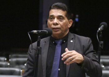 Deputado propõe aumento de pena para falsos pastores