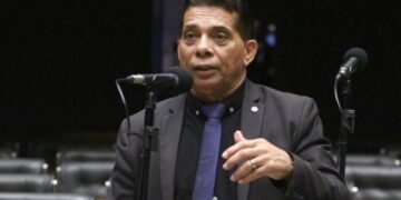 Deputado propõe aumento de pena para falsos pastores