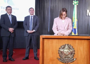 Fabíola Melo ora por Mendonça e recebe resposta comovente