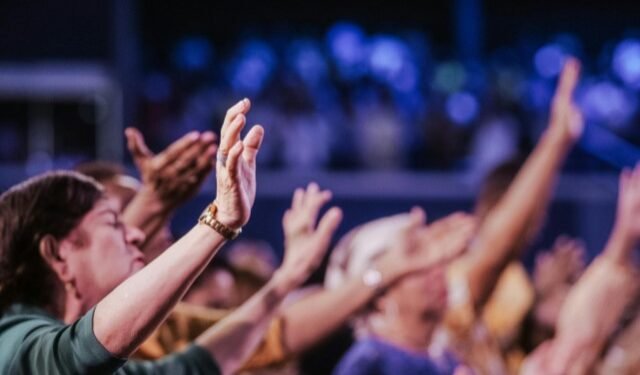 Censo 2022: evangélicos não determinados superam pentecostais