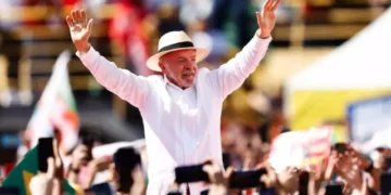 Lula compara vermelho do PT ao “sangue de Cristo”
