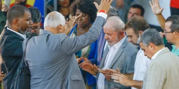 Pesquisa revela rejeição à política nas igrejas brasileiras