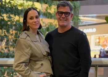 Juliano Cazarré e Letícia anunciam chegada do 7º filho