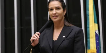 Deputada do PL sofre infarto durante campanha na Bahia