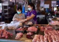 Muçulmanos contra restaurante de carne suína na Indonésia