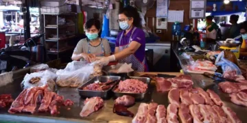 Muçulmanos contra restaurante de carne suína na Indonésia