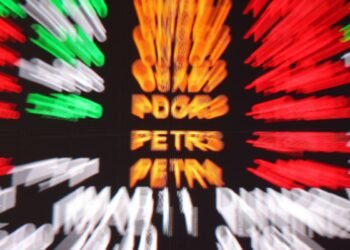 Bolsa dispara 3% e atinge o maior nível desde maio