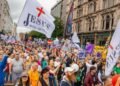 Mais de 1.000 cristãos marcham para Jesus nas ruas da Irlanda
