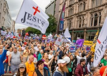 Mais de 1.000 cristãos marcham para Jesus nas ruas da Irlanda