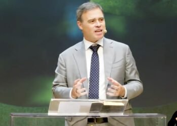 “Esta é a geração que vai preparar a Igreja”, diz André Mendonça do STF em culto