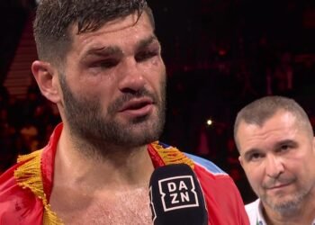 Boxeador exalta Jesus após se tornar campeão mundial: “Não fui eu, foi Cristo em mim”