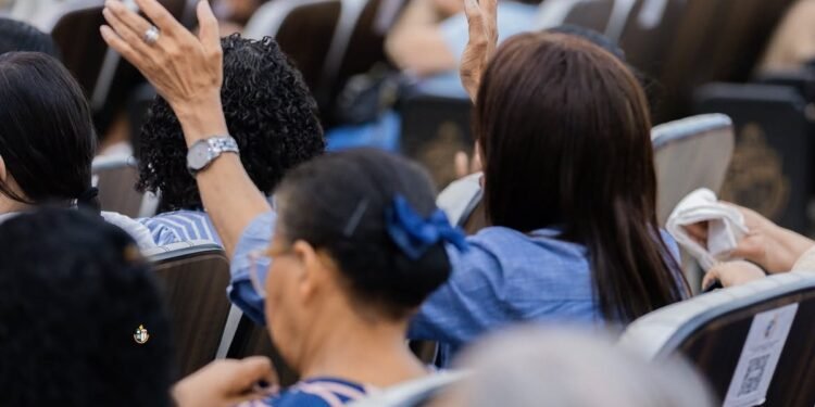Brasil é 87% cristão e número de ateus triplica, revelam novos dados do IBGE
