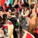 Boxeador ora com equipe antes de disputar cinturão e vence por nocaute