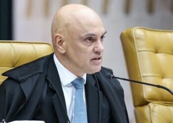 Moraes encaminha a Fachin pedido de investigação contra Mendonça