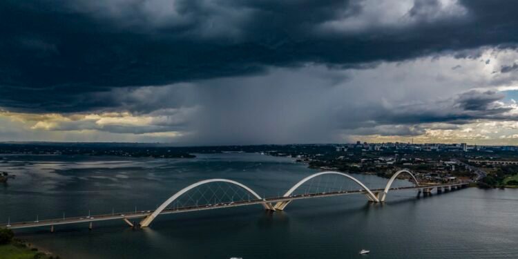 Defesa Civil emite alerta de tempestade e rajadas de vento no DF