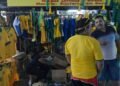 Vendas no comércio caem 0,8% em julho, com “ressaca” da Copa do Mundo