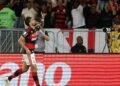 Flamengo vence e fica a um ponto do Palmeiras, líder do Brasileirão
