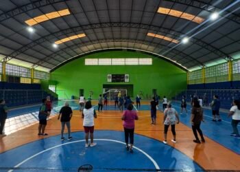 Ritmo, alegria e saúde: aulas para 60+ transformam vidas no Ginásio Dudu